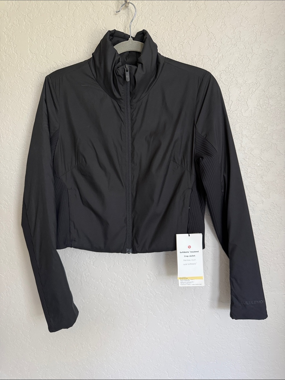 Lululemon SoftMatte Insulated Cropped Jacket
Black  6